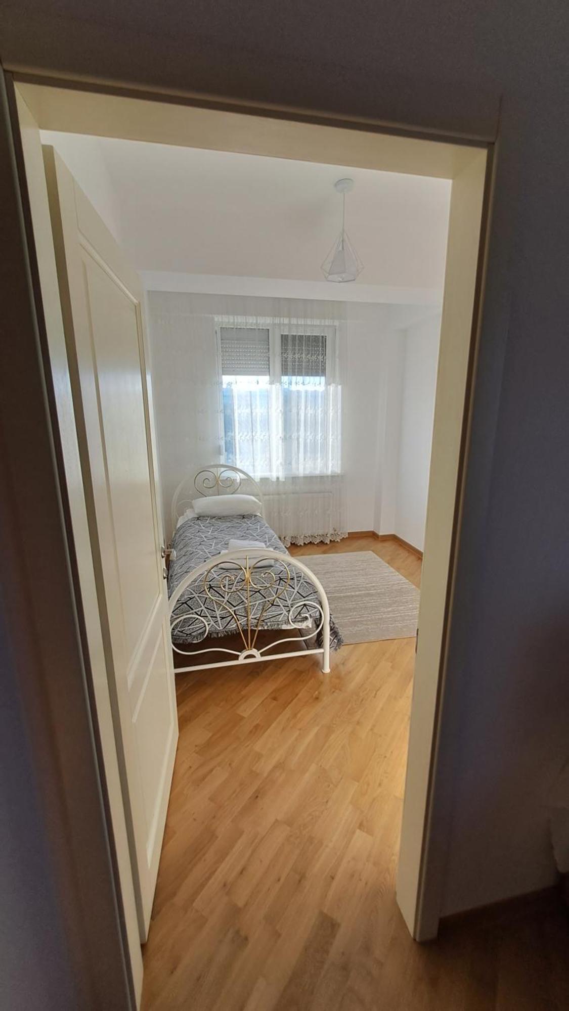 Аэропорт-Номера 24/24 . Apartment Chisinau Bilik gambar