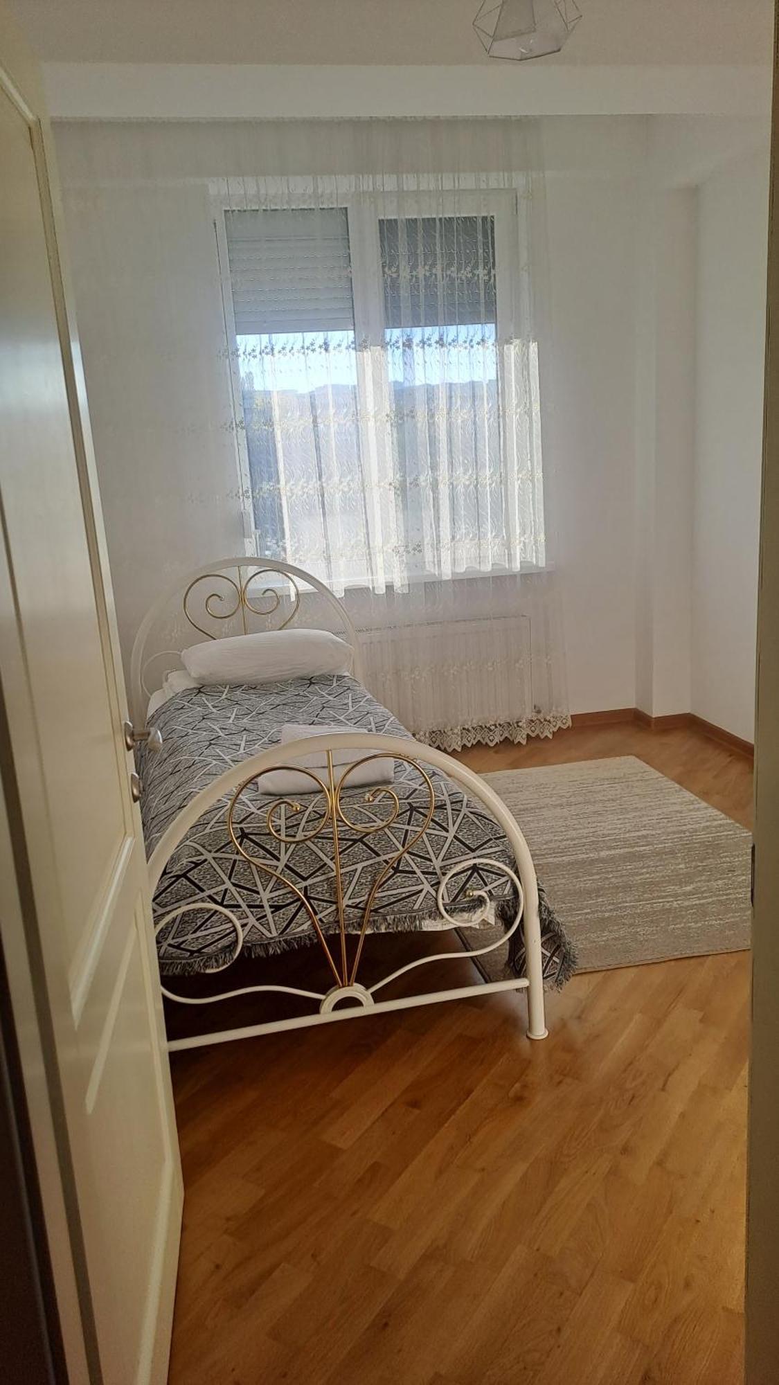 Аэропорт-Номера 24/24 . Apartment Chisinau Bilik gambar